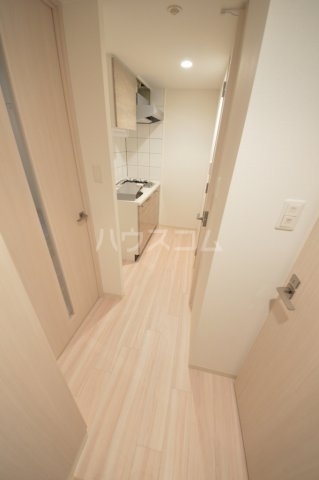 ����18