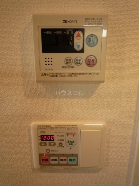 ����12