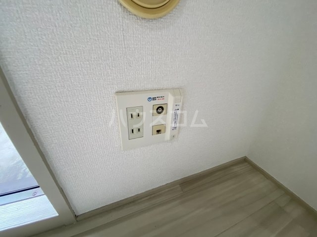����20