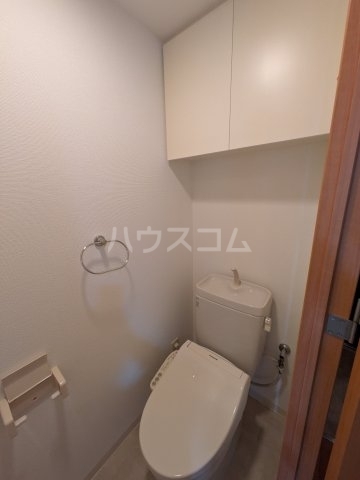 ����4