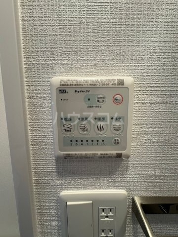 ����12