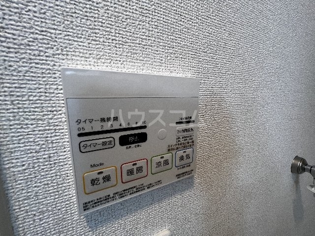 ����12