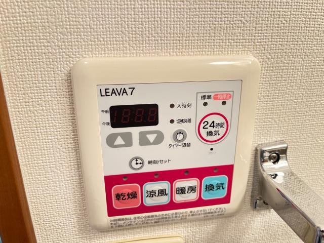 ����16