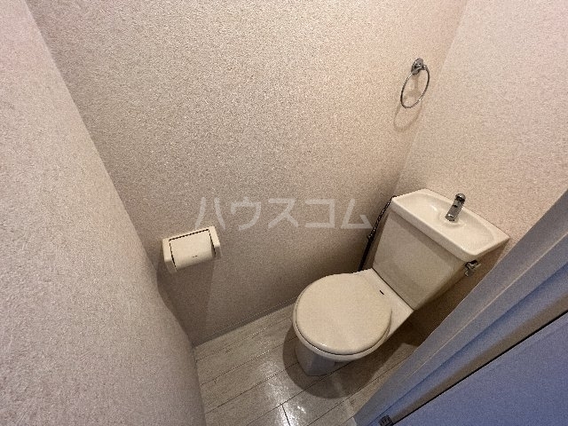 ����4