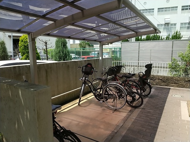 ����16