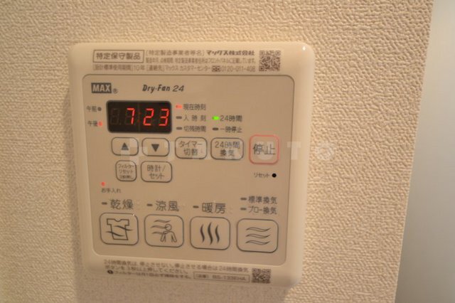 ����12