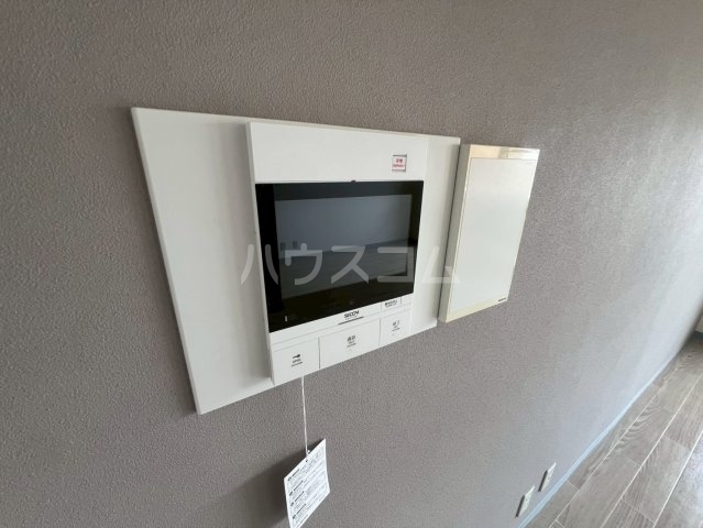 ����23