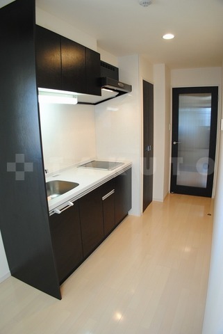 ����20
