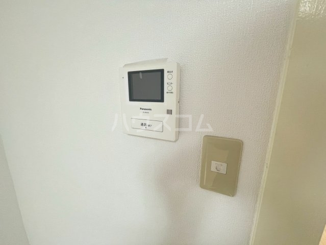 ����10