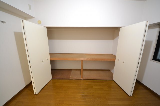 ����8