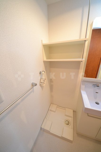 ����15