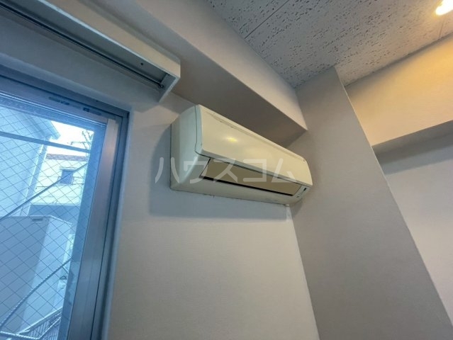 ����9