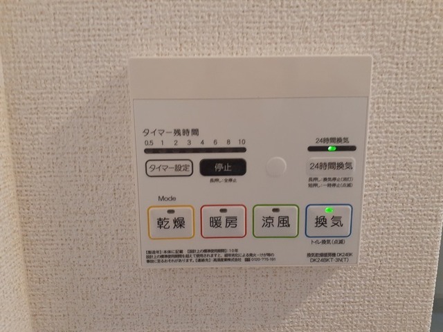 ����12