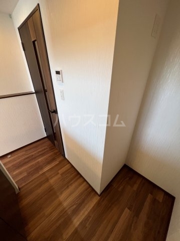 ����24