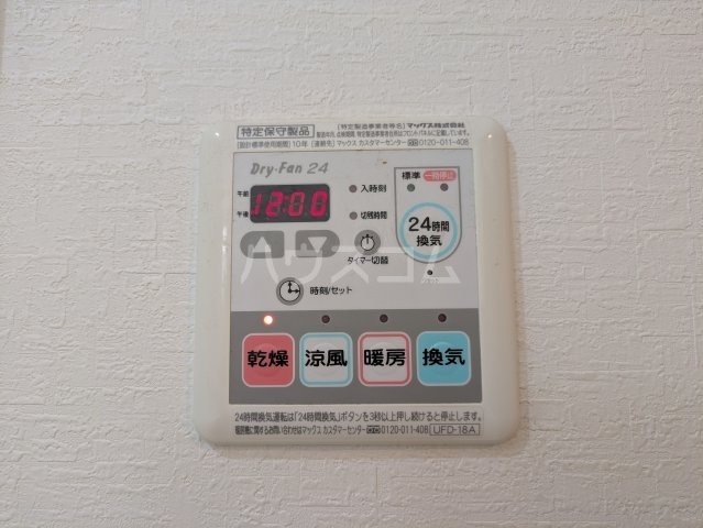 ����12
