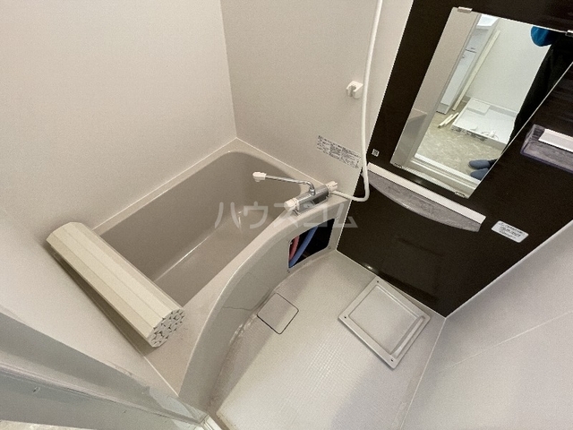 ����3