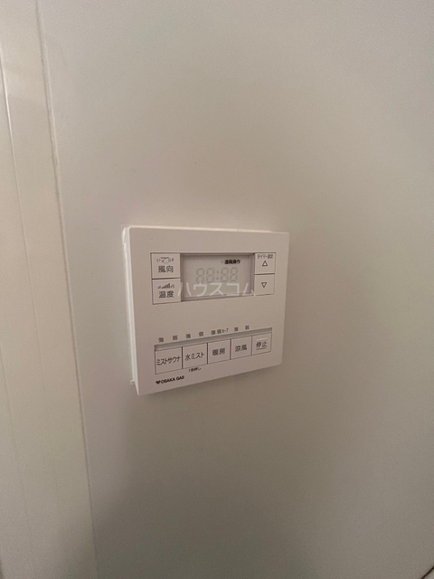 ����17