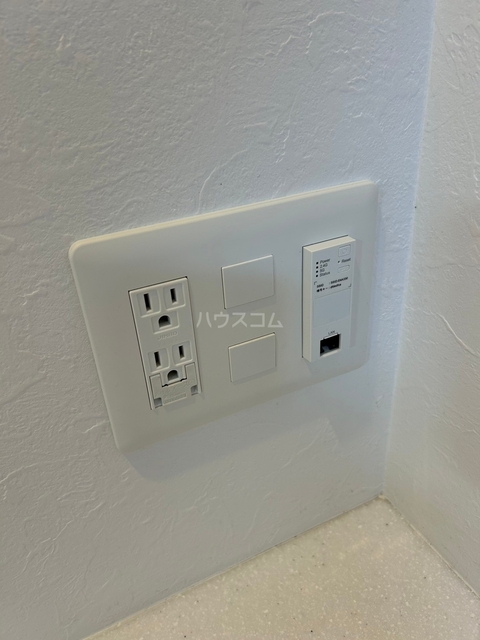����15