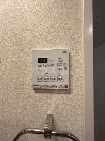 ����9