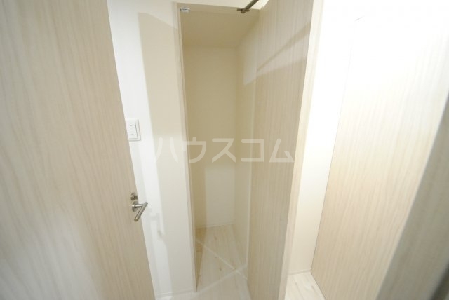 ����18
