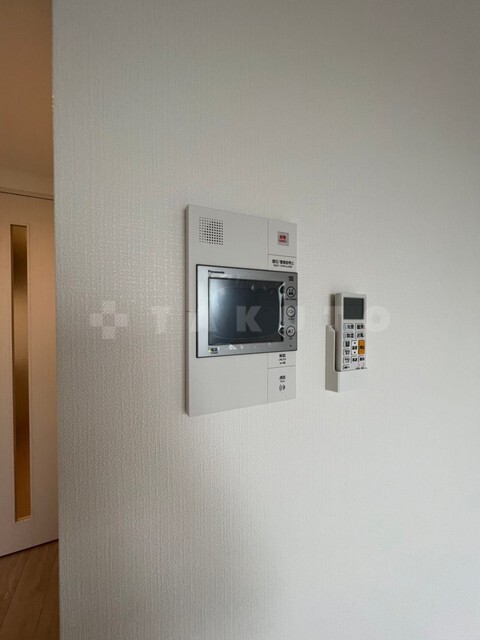 ����11