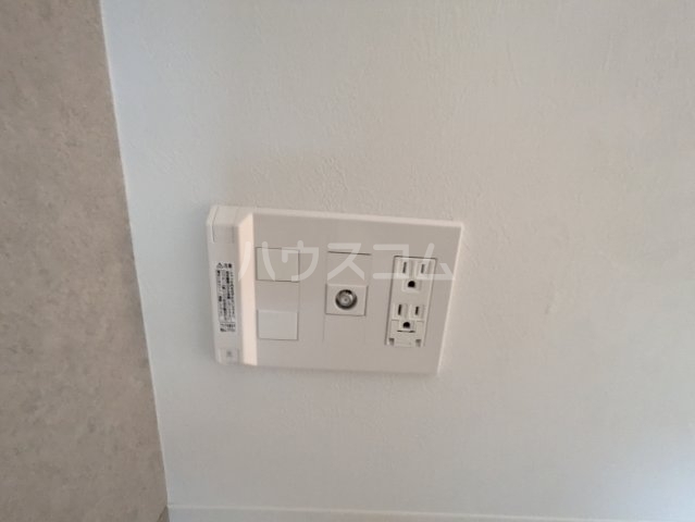 ����15