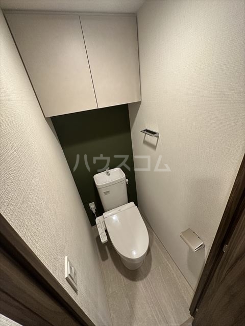 ����4