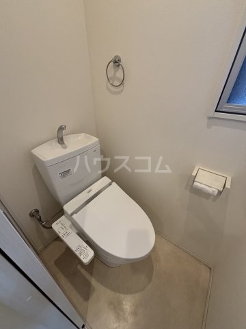 ����4