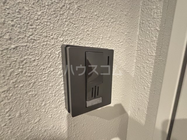 ����16