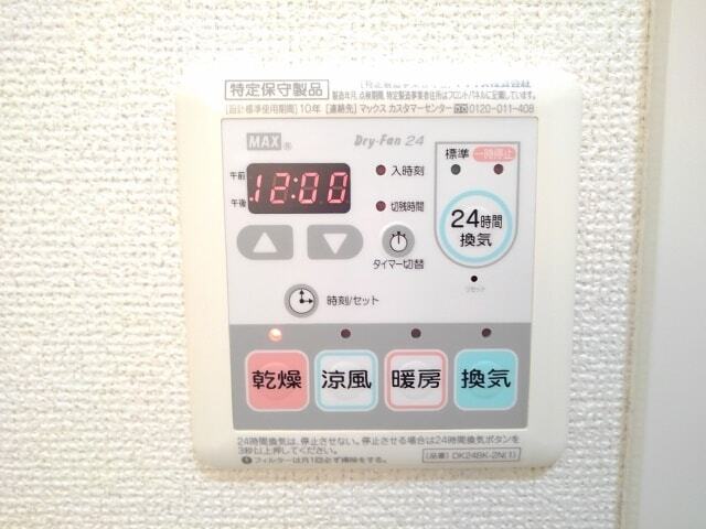 ����8