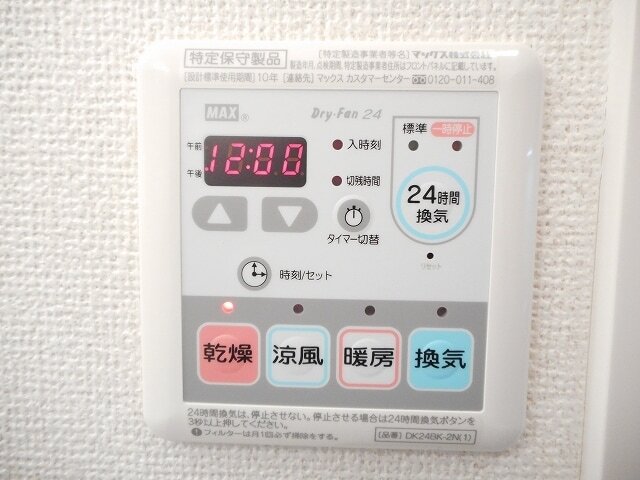 ����12