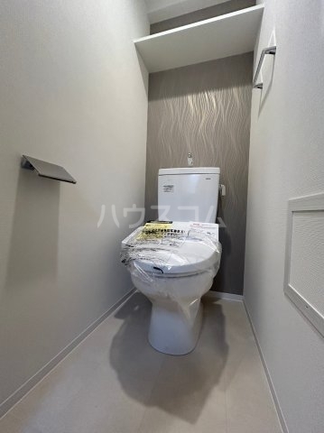 ����4