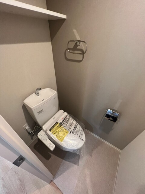 ����4