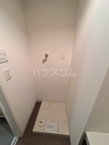 ����9
