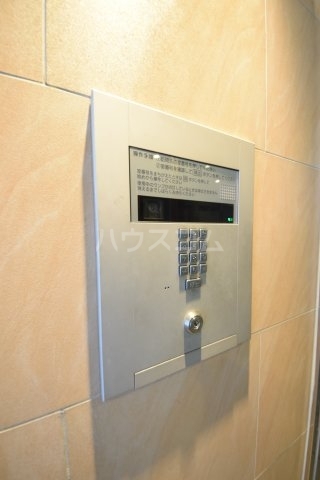 ����15