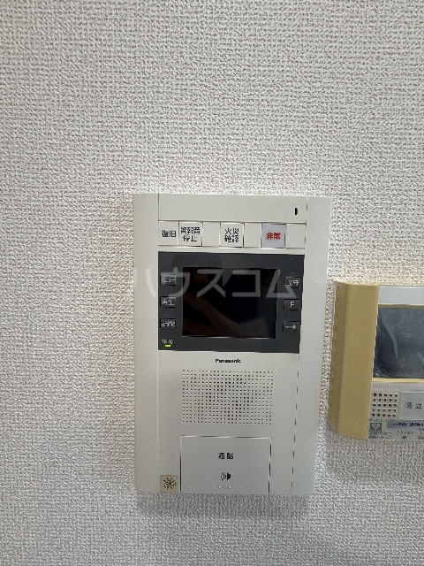 ����12