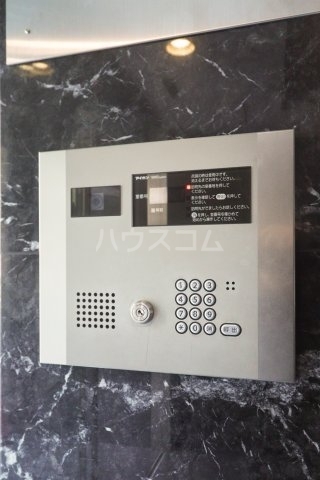 ����18