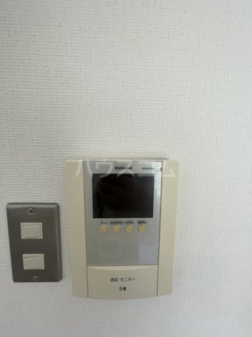 ����12