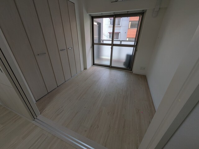 ����8