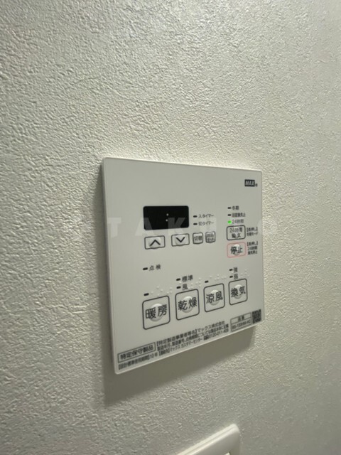 ����23