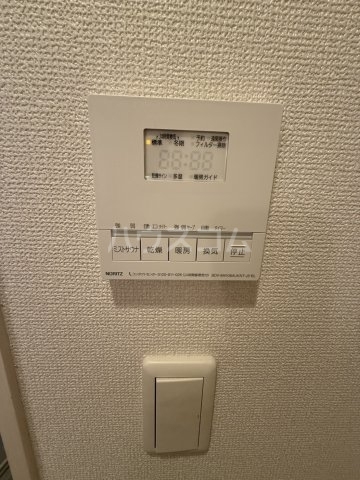 ����15