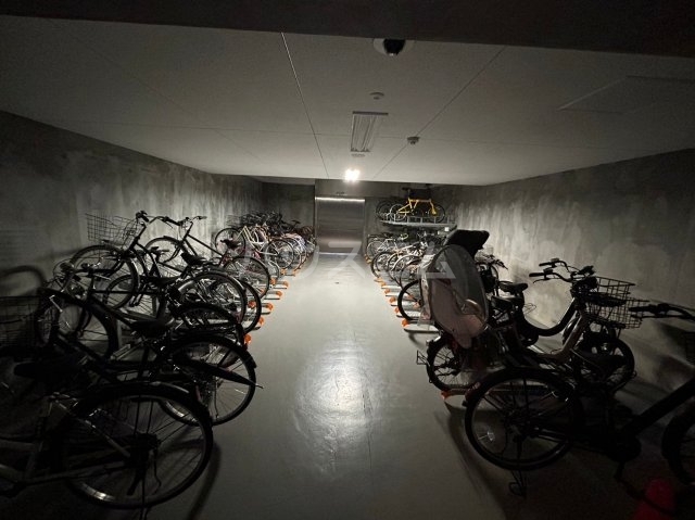 ����23