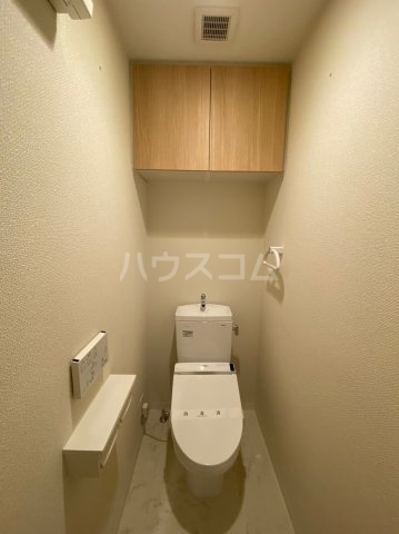 ����4