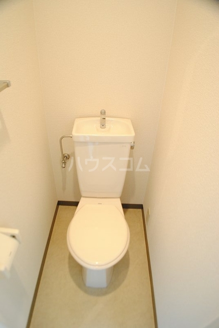 ����16
