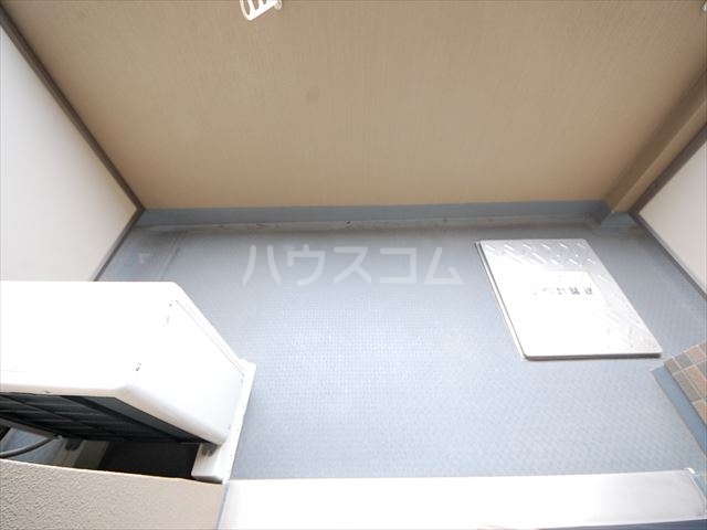 ����12