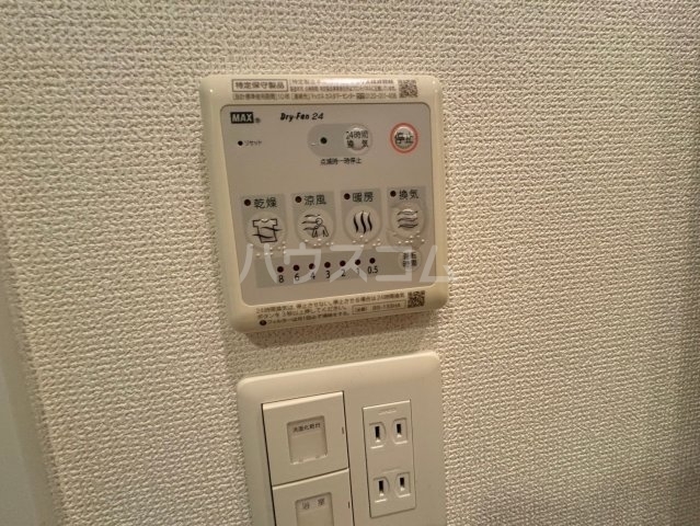 ����15