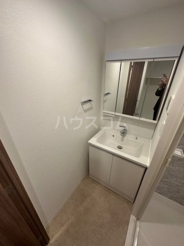 ����15