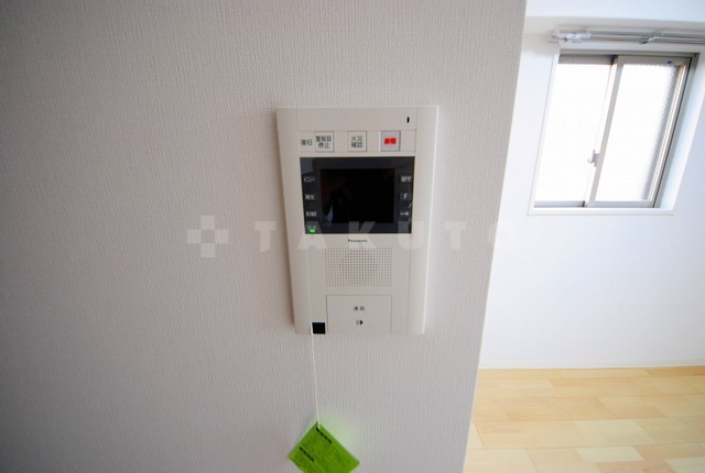 ����18