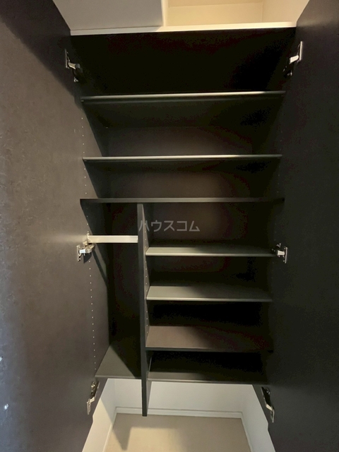 ����17
