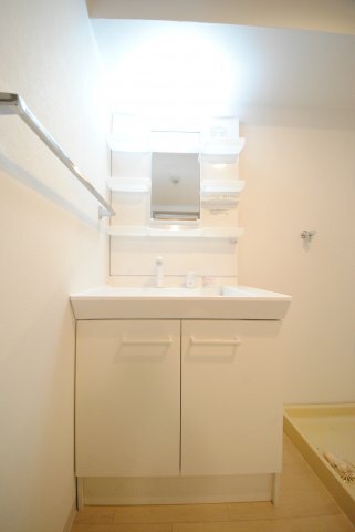 ����20